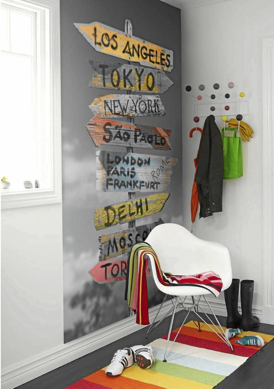 VEIVISER: Fototapeter er i fokus som aldri før. Noen fungerer som store veggbilder, bloompapers.com