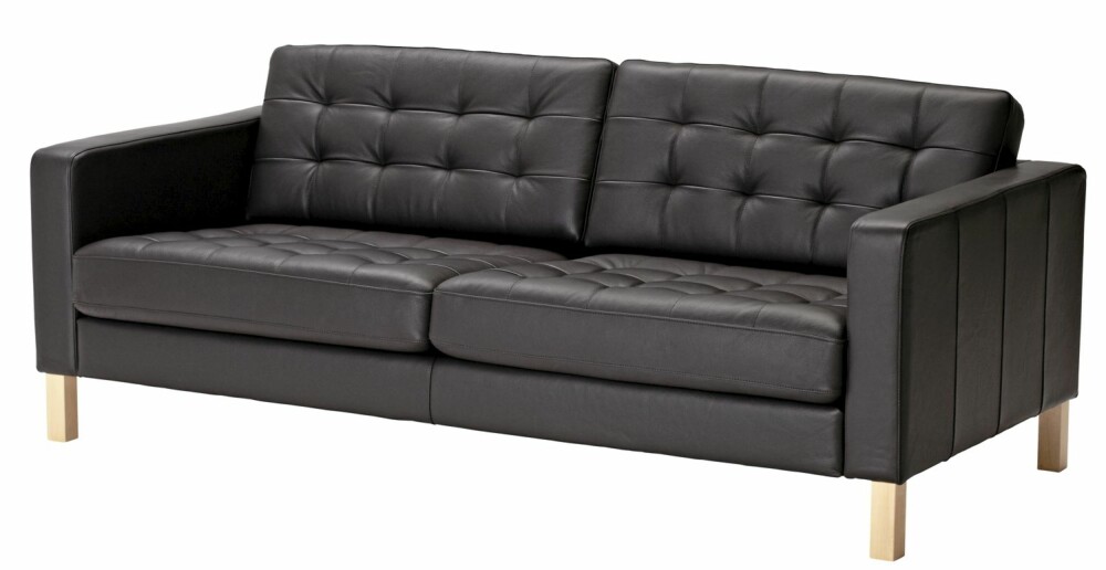 KLASSIKER: En klassiker fra Ikea. Sofaen "Karlstad" finnes i ulike farger og er en modulbasert. 3-seter i skinn og koster kr 7 990.