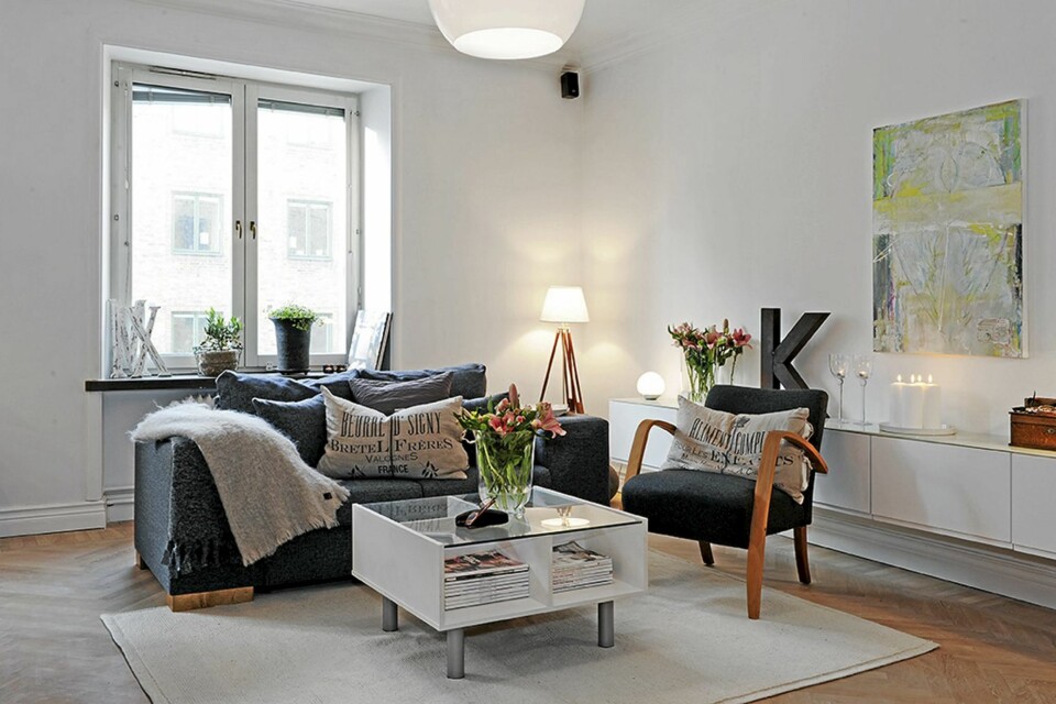 KUNST: Kunsten på veggene har kjæresten til Jonas laget spesielt til leiligheten.