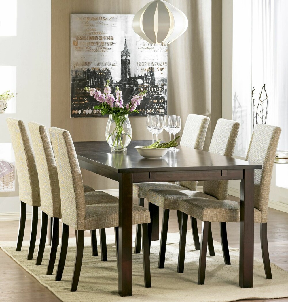 SPISESTUE: Dette bordet med seks stoler fra Skeidar koster nå3995 kr