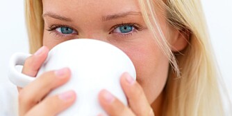 GYLNE DRÅPER: 3-5 kopper kaffe daglig forebygger demens senere i livet.