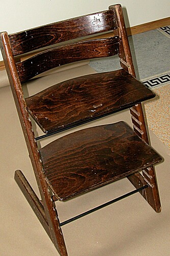 MØRK OG TRIST: Denne stolen trengte en ny farge.