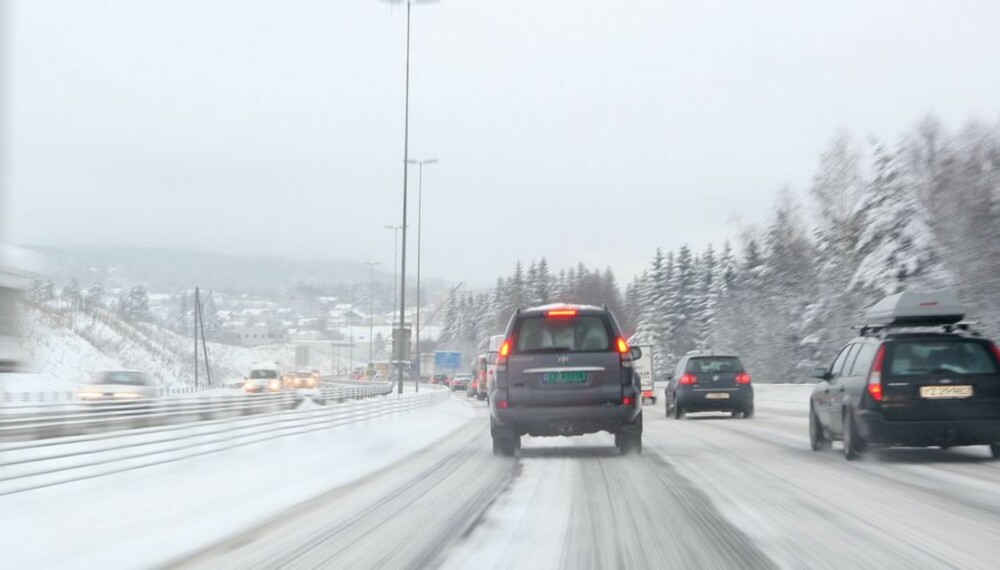 VANSKELIG FØRE: Når det faller flere titalls centimeter snø i løpet av få dager, blir kjøreforholdene ekstremt vanskelige. VANSKELIG FØRE: Når det faller flere titalls centimeter snø i løpet av få dager, blir kjøreforholdene ekstremt vanskelige.