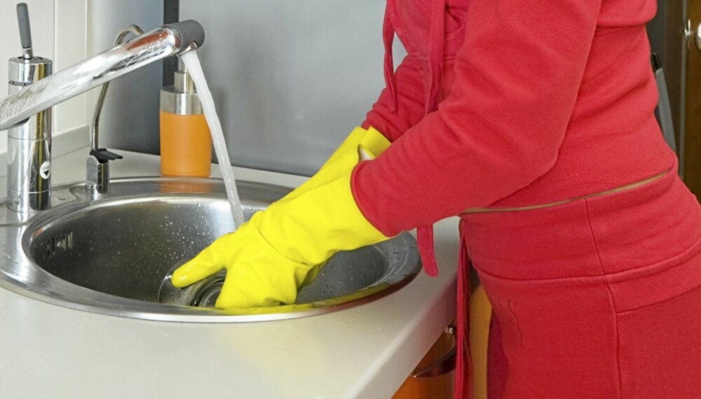 BESTE SMITTEVERNET: God hygiene på kjøkkenet er det beste smittevernet du kan ha i huset. Rengjøring ellers handler mest om estetikk. BESTE SMITTEVERNET: God hygiene på kjøkkenet er det beste smittevernet du kan ha i huset. Rengjøring ellers handler mest om estetikk.