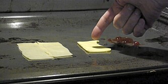 Forskjellige typer: Vi testet med ost, smør og syltetøy.