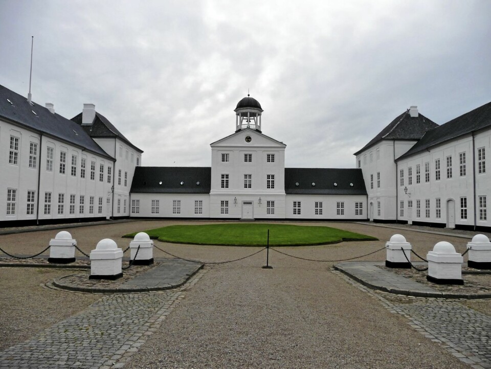 OLDFRUENS IMPERIUM: Gråsten Slot hører til den danske kongefamiliens eiendommer, og den som klarer å holde badene rene her bør ha noen gode tips å lære bort. (Foto: rubbergoat på Flicker.com. Noen rettigheter reservert.