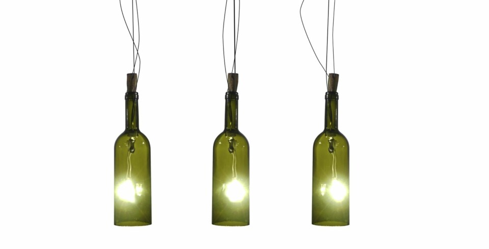 ENKEL: Den enkleste varianten er å henge tre eller fire flasker etter hverandre.