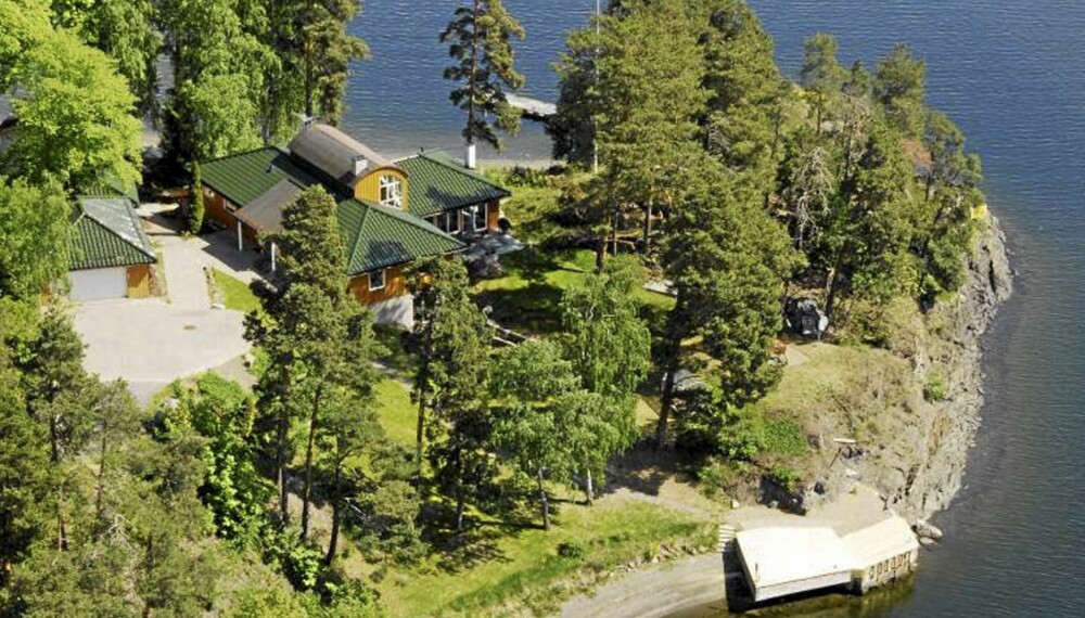 EGEN HALVØY: Dette er en av Norges dyreste eiendommer som for tiden er til salgs. Nesten fem mål tomt, 175 meter strandlinje og prislapp 38 millioner for denne eiendommen på Nesøya.