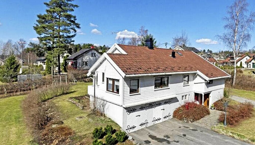 FLYTTE UT AV OSLO: Dette huset på Korsegården i Askim er til salgs for 2,3 millioner.