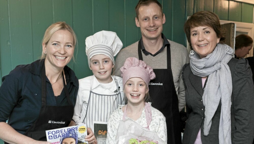 VINNERFAMILIEN: Familien Hilde fra Oslo vant kokkekonkurransen. Her sammen med redaktør Tjodunn Dyrnes i Foreldre & Barn.
