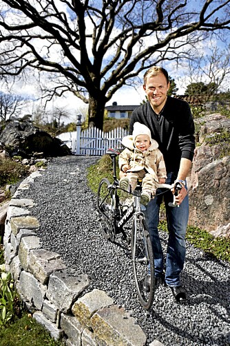 PÅ SYKKELEN: Til tross for at pappa er proffsyklist, har Isabel aldri vært med på sykkeltur. Thors sykler er ikke av den typen som egner seg for barneseter og rolige søndagsturer.