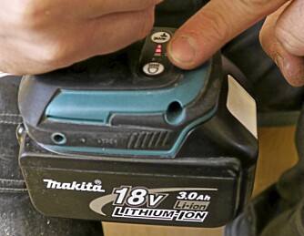 GIR: Maskinen har tre elektronisk styrte gir som gir forsjellig tur og slagtall. GIR: Maskinen har tre elektronisk styrte gir som gir forsjellig tur og slagtall.