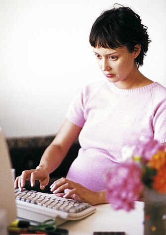 PÅ NETT: Via internett finner par som ønsker seg barn både surrogatimødre og klinikker.