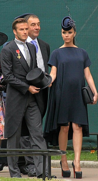 SKYHØYE: Hadde du orket en dag i Victoria Beckham sine sko? Her er hun i bryllupet til Prins William og Kate. Syv måneder på vei, og med 16 cm høye hæler.
