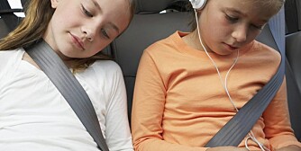 LEKER I BILEN: Tiden går fortere med disse aktivitetene for barn i bil.