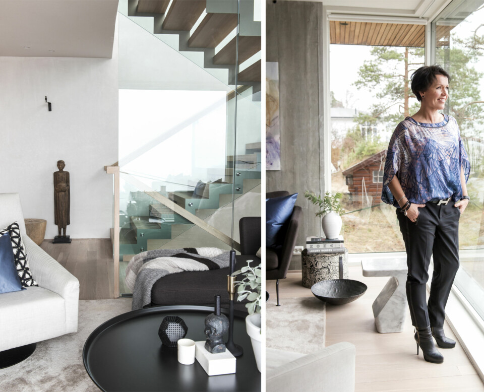 ET BLIKKFANG: Furset beskriver trappen som husets totempæl. Den ble tegnet av husets arkitekt og går over fire etasjer. Julie valgte glassvegger for å skape gjennomsyn og maksimal romfølelse.