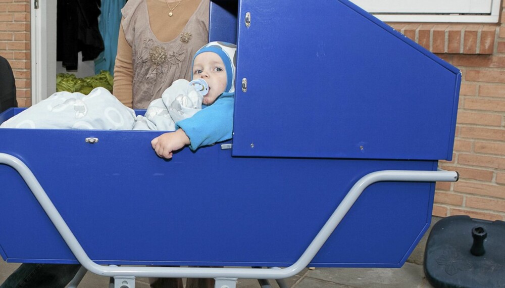 NY TEKNOLOGI: Ville du latt en robot vugge barnet ditt i søvn? Det blir snart en realitet i Danmark.
