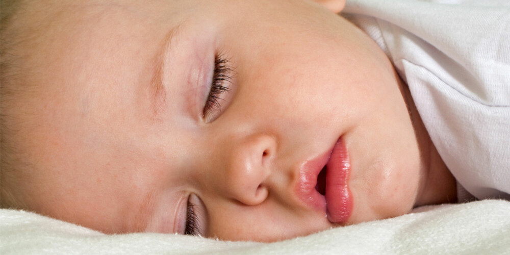 SOVER SØTT: Bare de som sliter med barn som ikke vil sove vet hvor fantastisk det kjennes når de endelig sovner. SOVER SØTT: Bare de som sliter med barn som ikke vil sove vet hvor fantastisk det kjennes når de endelig sovner.