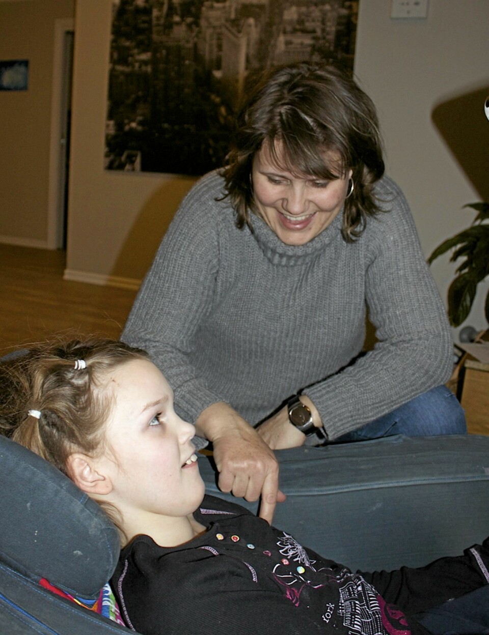 SUPERLAG: Mamma Marianne Semner og Hanne er et godt team. Men Marianne kjemper for at Hanne skal få en lovfestet rett til språkopplæring. Foto: Tone Amundsen Nyvold.