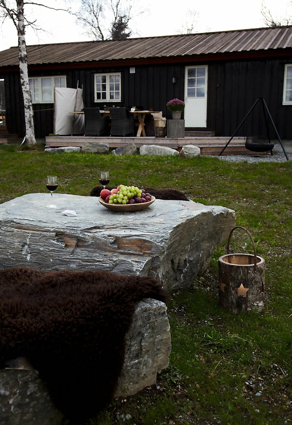 RETT FRA NATUREN: Bruk naturens byggeklosser for å skape små sittegrupper i hagen RETT FRA NATUREN: Bruk naturens byggeklosser for å skape små sittegrupper i hagen