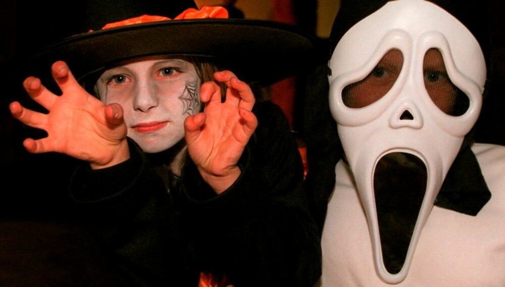 SIKKER FEIRING: Det er mange farer som lurer når barna skal feire Halloween. Vi gir deg tipsene til en sikker feiring. SIKKER FEIRING: Det er mange farer som lurer når barna skal feire Halloween. Vi gir deg tipsene til en sikker feiring.