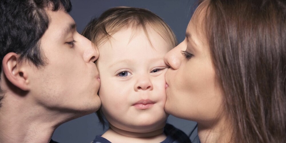 HAPPY FAMILY: Mange klarer å holde sammen i ekteskapet, selv om de har med seg brudderfaringer fra egne foreldre. Det kreves det bevissthet og refleksjon rundt utfordringer en selv har opplevd som liten.