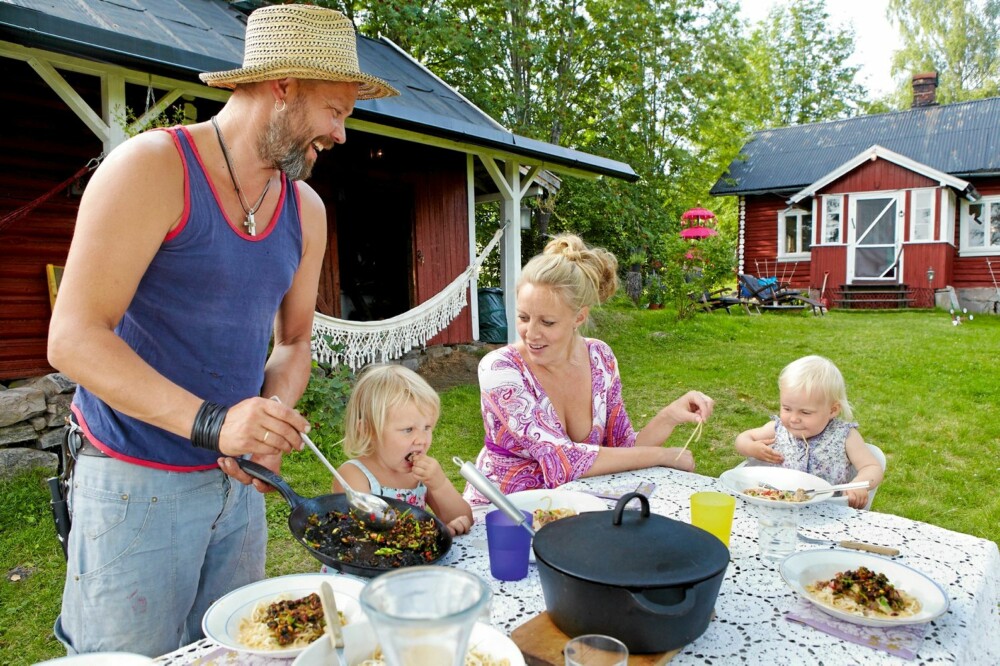 FAMILIEMIDDAG: - Faste rutiner er viktig for barna, mener Sølje.