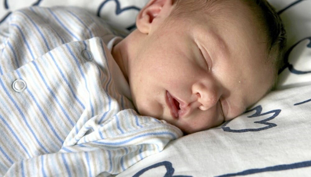 BABY 6 UKER: Seks uker gamle babyer har individuelle søvnmønster. Noen sover mye, andre mindre.