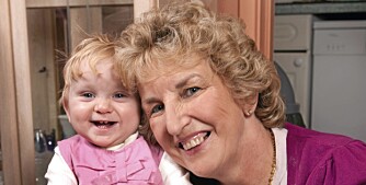 HØY PRIS: - Jeg har betalt en høy pris for å virkeliggjøre drømmen om å bli mor, sier britisk-norske Susan Tollefsen, som fikk sitt første barn 57 år gammel. Her med datteren Freya i 2009.