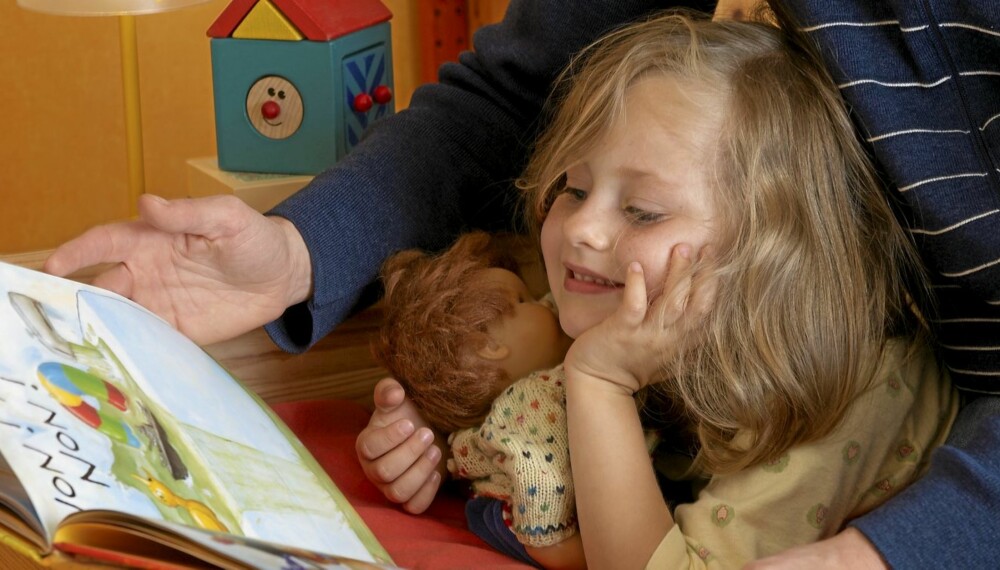 LES. Norske foreldre bruker mye tid på å lese for barna hver dag. Her finner du de gode barnebøkene. www.colourbox.com