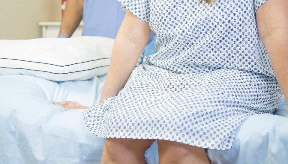 RIFTER ETTER FØDSEL: - Hvis en kvinne har smerter i underlivet etter en fødsel skal dette bli tatt på alvor, sier fag- og forskningsjordmor Mirjam Ljukasse, ved Oslo universitetssykehus, avdeling Rikshospitalet.