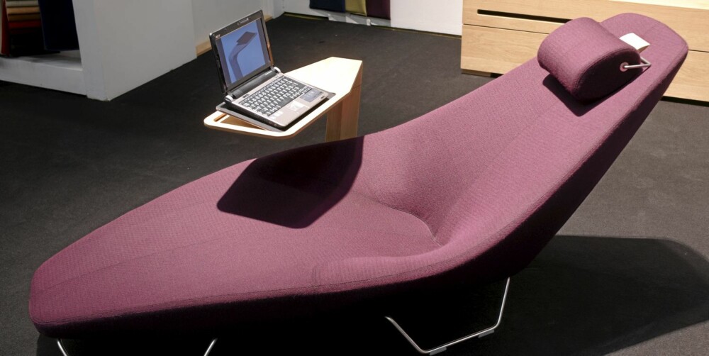 SLAPP AV: Hvilestolen Surf fra Tonning er tegnet av den norske industridesigneren Johan Verde. Laget for å surfe på nett, mens du slapper av.