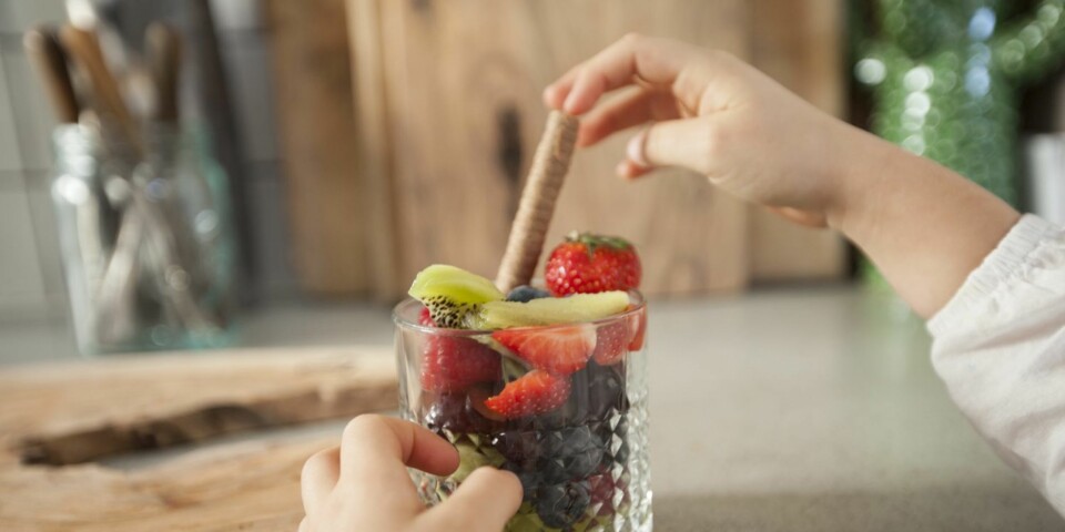 ROSINEN I PØLSA: En liten iskjes fylt med sjokolade gjør susen når man skal lage fruktsalat.