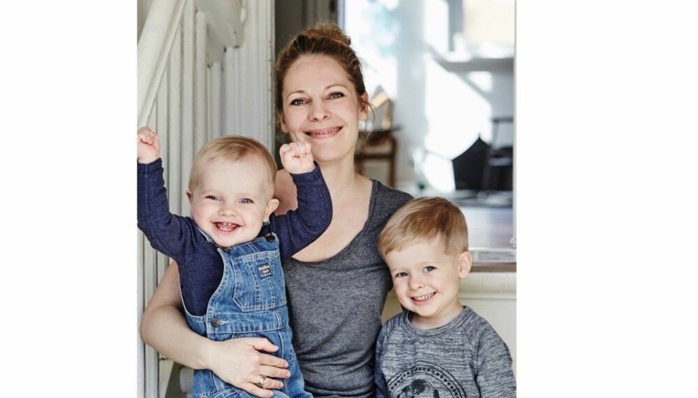 SAMSOVING: Det ble lettere for Mette Hovmand-Stilling etter at hun ikke lot det samfunnet mente var riktige leggerutiner bestemme over livet med sønnene Otto og Viggo. SAMSOVING: Det ble lettere for Mette Hovmand-Stilling etter at hun ikke lot det samfunnet mente var riktige leggerutiner bestemme over livet med sønnene Otto og Viggo.