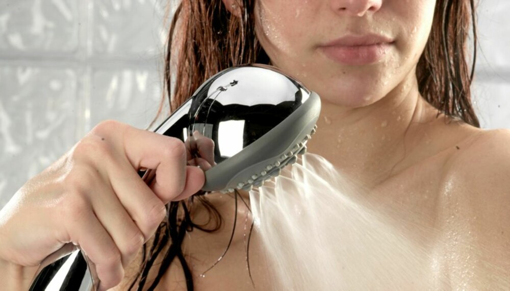 SVETT UNDER ARMENE: Bruk klær som puster og dusj hver dag hvis du er plaget av svette.
