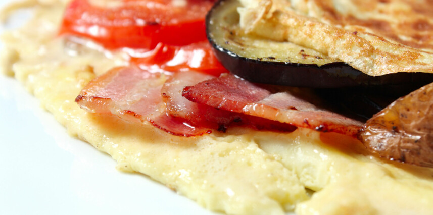 KVELDS: Omelett med bacon og grønnsaker fungerer som enten frokost, lunsj eller middag.