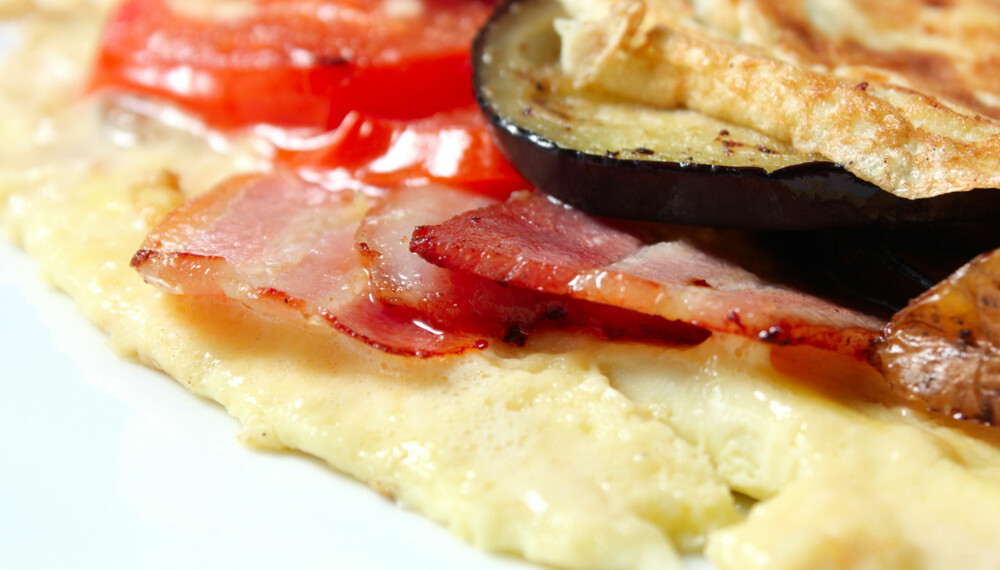 KVELDS: Omelett med bacon og grønnsaker fungerer som enten frokost, lunsj eller middag.