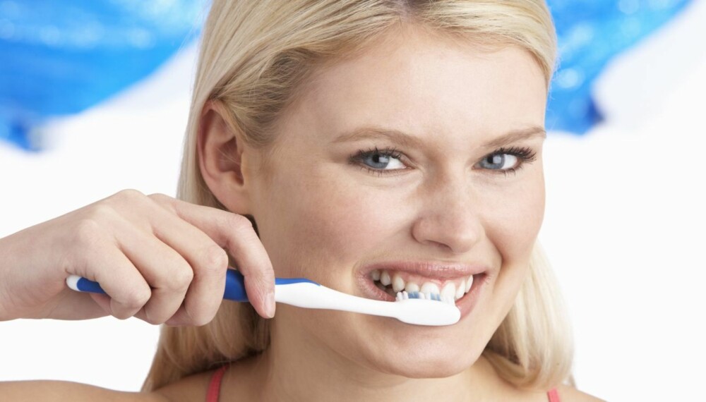 FØR MATEN: Kanskje er det på tide å bytte en vane. Du bør nemlig alltid pusse tennene før frokost.