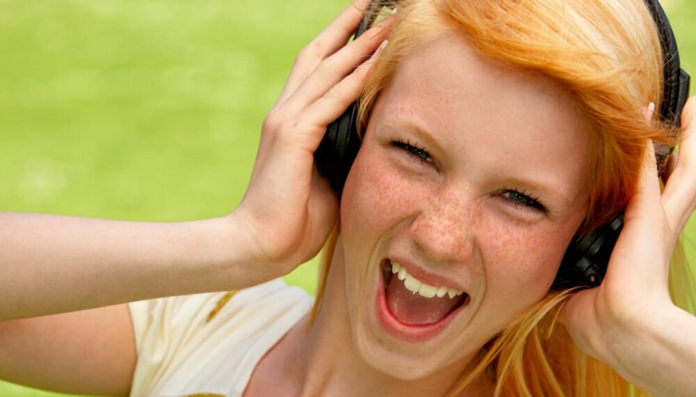 TEKNISKE FORBEDRINGER: Europakommisjonen vil se på om man kan gjøre tekniske forbedringer slik at ikke så mange får hørselsskader av å høre på musikk med høretelefoner.
