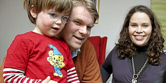 HÅP: Christopher og Linda Moore-Carlsen håper at navlestrengsblodet fra lillebror i magen kan hjelpe Emil til å få bedre syn.