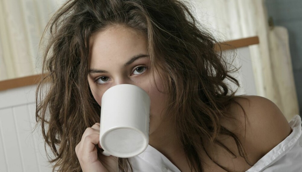 PROMILLE: En kombinasjon av koffein og alkohol kan gjøre at du føler deg pigg på et tidspunkt da du ellers ville følt deg sliten og trøtt, og dette kan føre til at du drikker mer enn du ellers ville gjort.