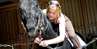 HESTEDILLA: Marlene Grimstad lever for hesten sin, som hun vier store mengder kjærlighet, tid og energi.