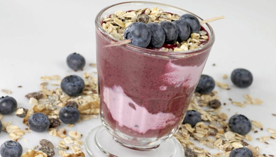 IKKE BARE SUNT: Yoghurt kan være skadelig for tennene.