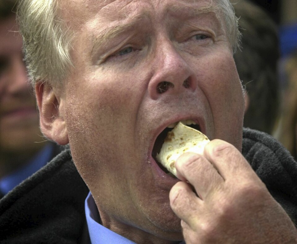 PØLSESPISER: Tidligere partiformann Carl I. Hagen (Frp).