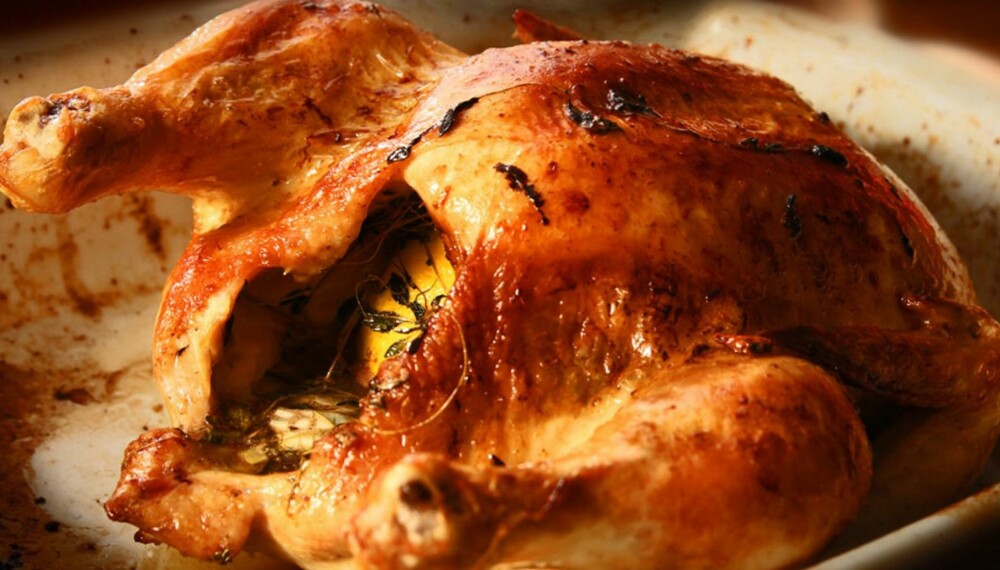 OPPSKRIFT PÅ HELSTEKT KYLLING: Slik lager du kylling i ovnen. Denne oppskriften er super.