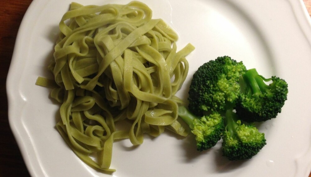 GRØNNSAKSPASTA: 125 gram grønnsakspasta tilsvarer 50 gram kokte grønnsaker. (Avbildet 50 g brokkoli + 125 g pasta)