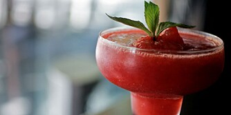 I disse dager er det bare å fråtse i jordbær. Prøv f. eks. drinken strawberry daiquiri.