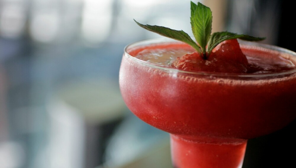 I disse dager er det bare å fråtse i jordbær. Prøv f. eks. drinken strawberry daiquiri.