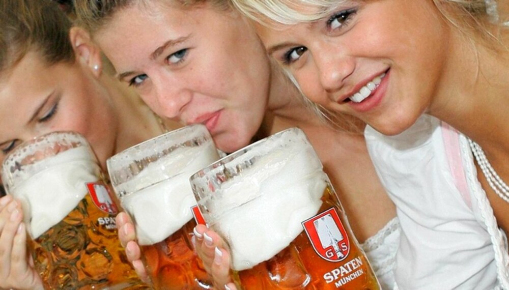 SKÅL FOR HELSA: Under Oktoberfest i München skåler jentene med énliters ølmugger. Om du er ute etter helseeffekten av øl, skal du ikke drikke mer enn to vanlige glass om dagen.