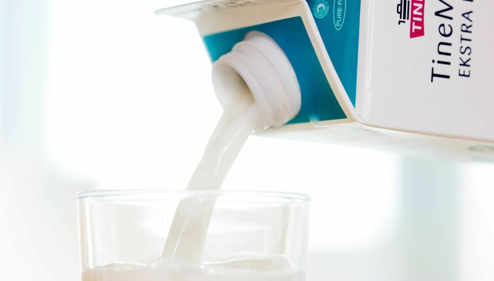 BEST FØR: Melk er bare ett eksempel på matvarer som er merket "best før", noe som betyr at det fint kan inntas etter utgått dato så lenge du bruker luktesans for å sjekke om det er trygt å drikke.